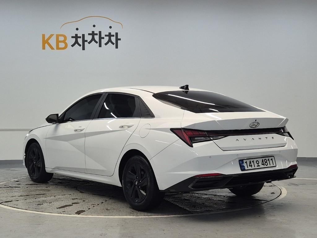 HYUNDAI Avante - Vista 2