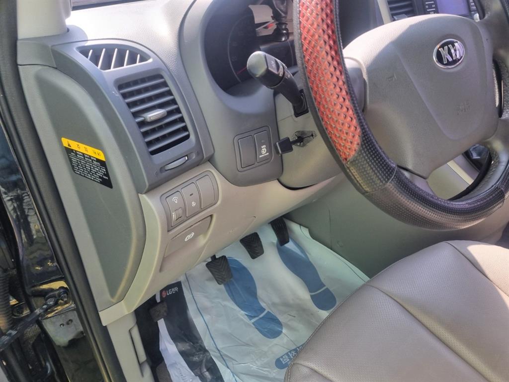 KIA Carnival - Vista 5