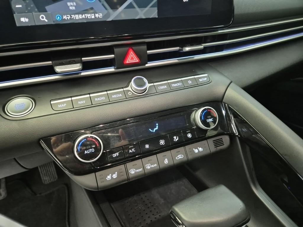 HYUNDAI Avante - Vista 9