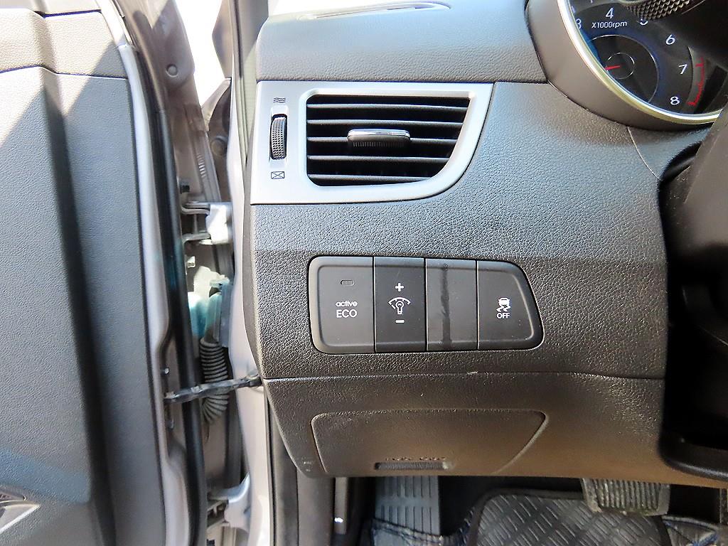 HYUNDAI Avante - Vista 12