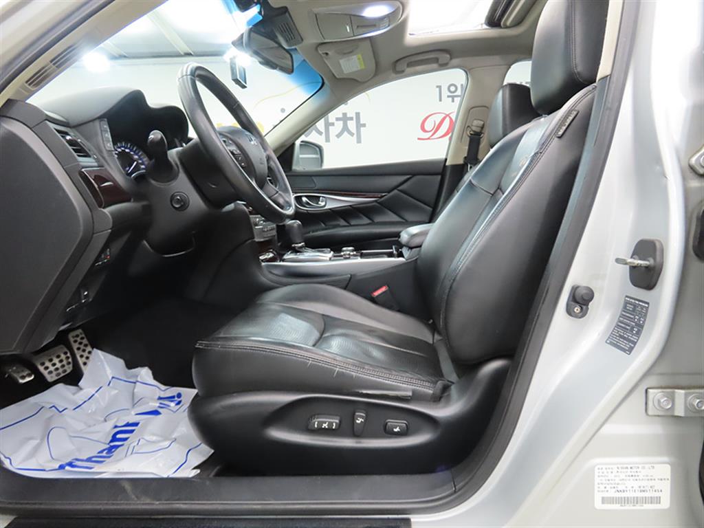 Infiniti M - Vista 5