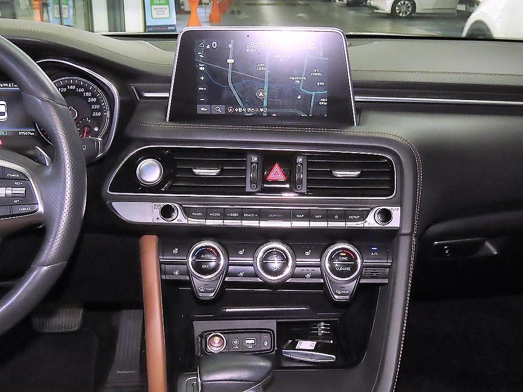 Genesis G70 - Vista 11