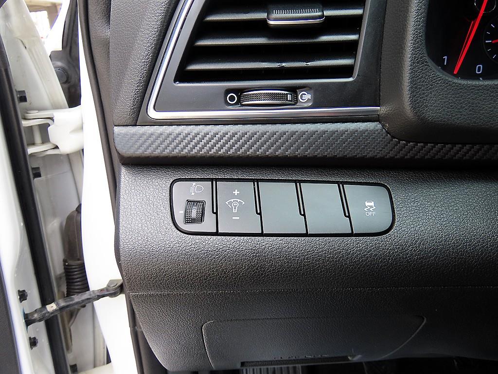 HYUNDAI Avante - Vista 12