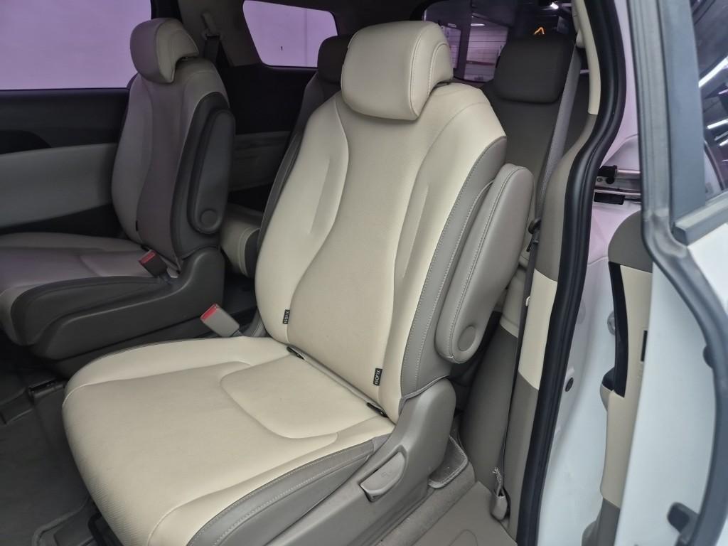 KIA Carnival - Vista 7