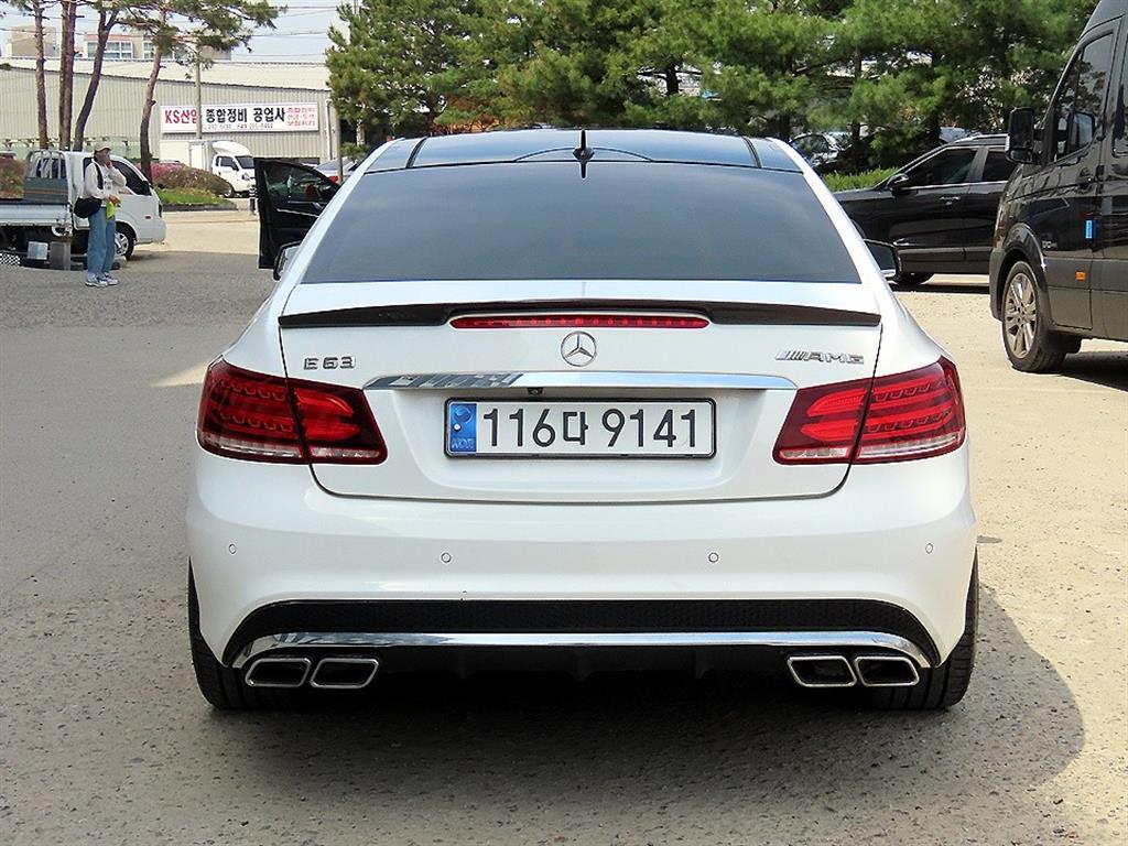 Mercedes Benz E class - Vista 4