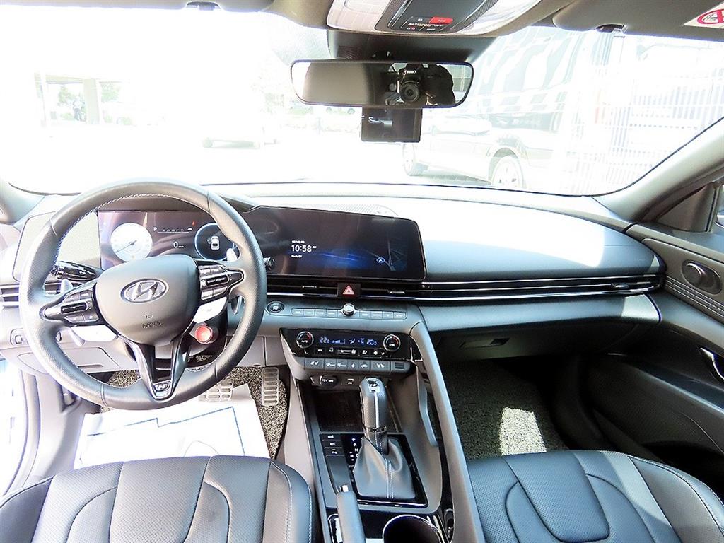 HYUNDAI Avante - Vista 7