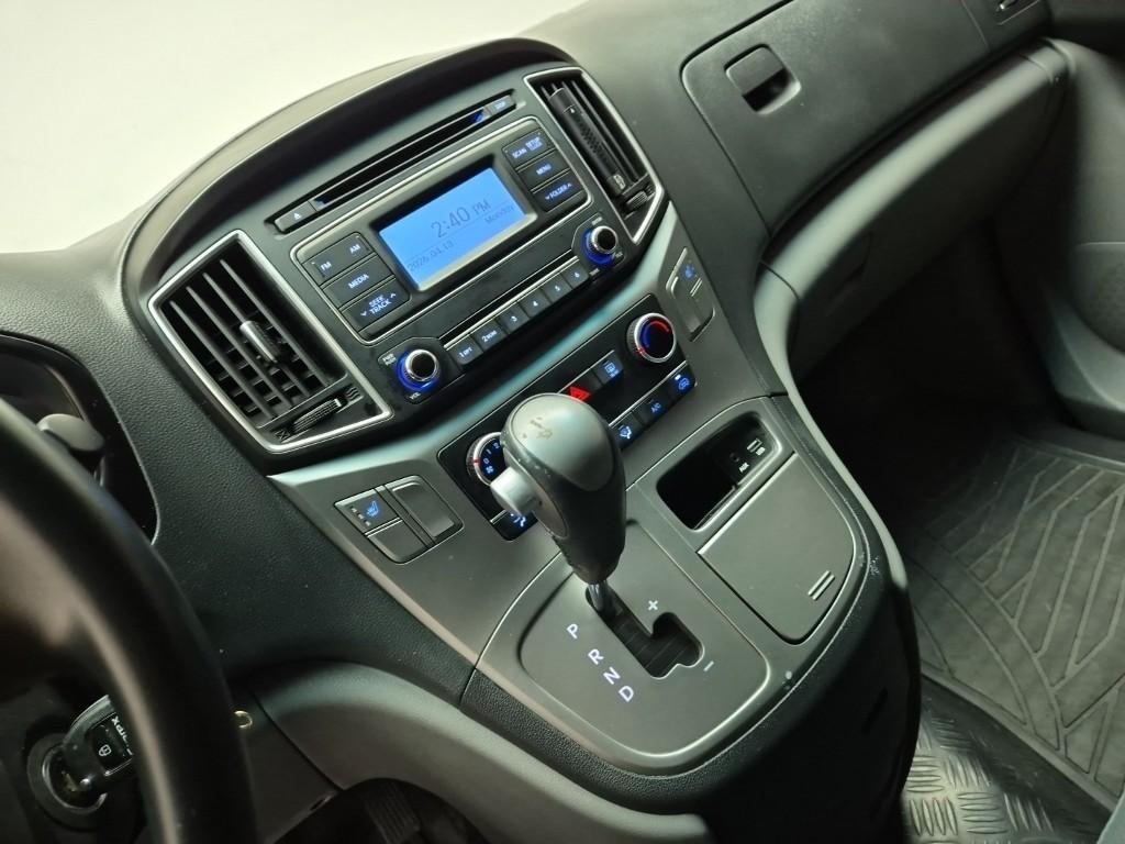 HYUNDAI Starex - Vista 10
