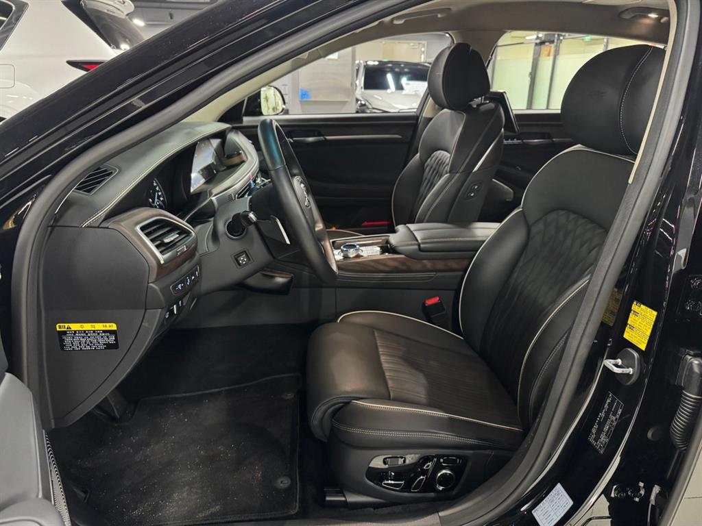 Genesis G90 - Vista 7