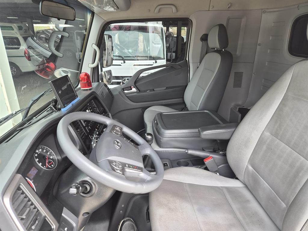 medium and large cargo truck - Vista 11