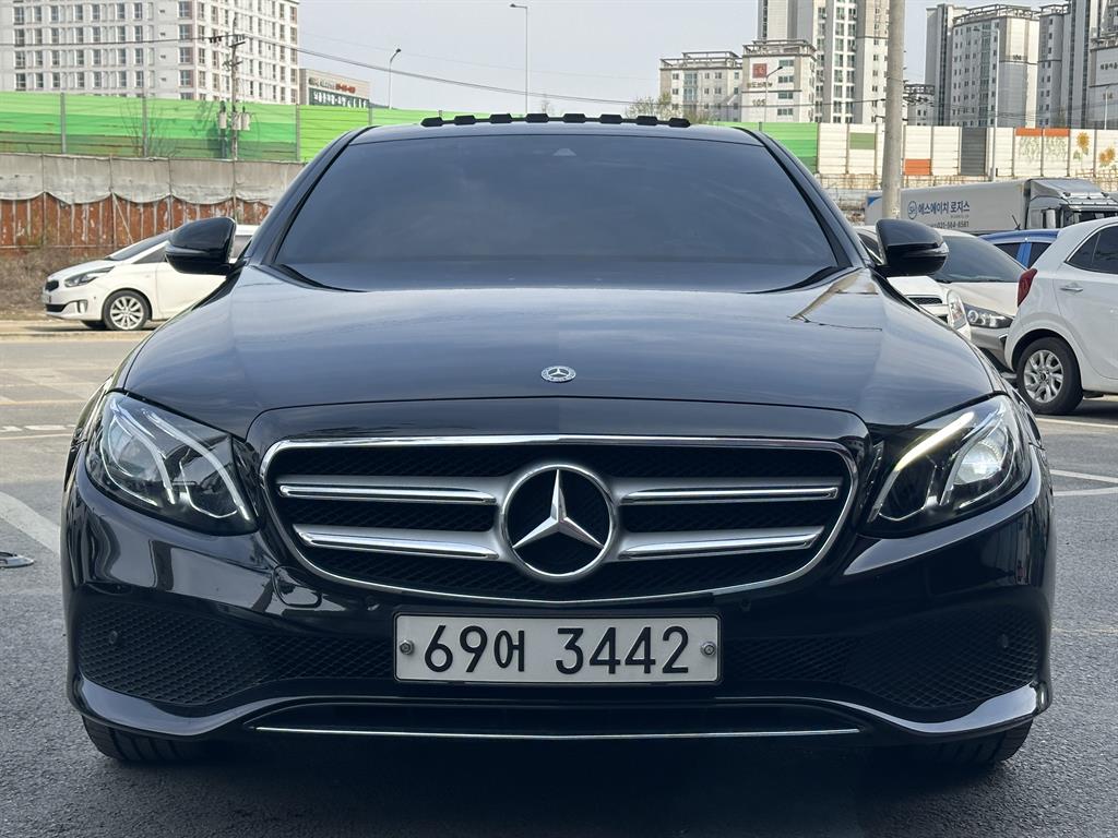 Mercedes Benz E class - Vista 3