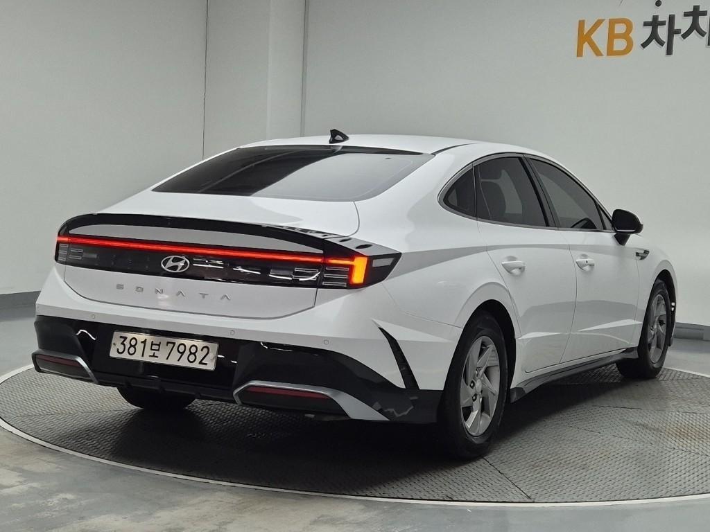 HYUNDAI Sonata - Vista 3