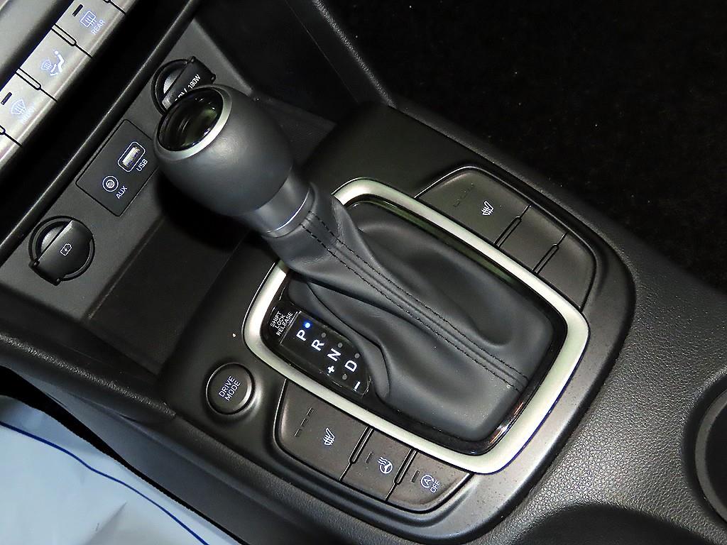 HYUNDAI Kona - Vista 12