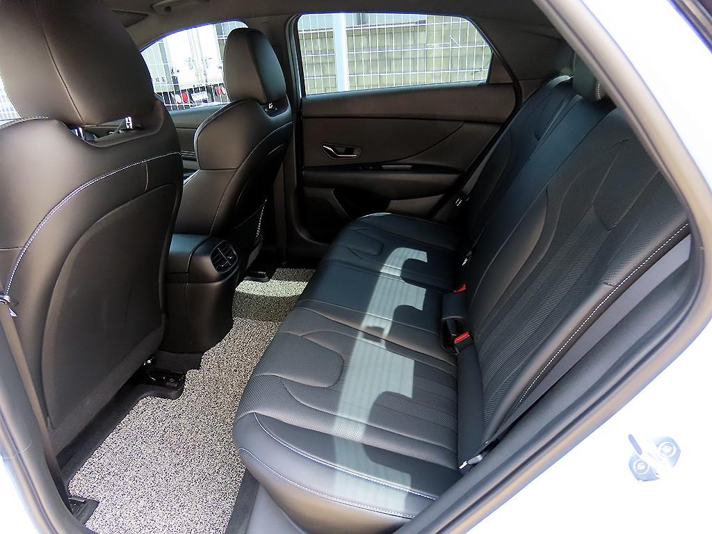 HYUNDAI Avante - Vista 6