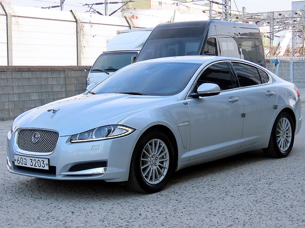Jaguar XF - Vista 2