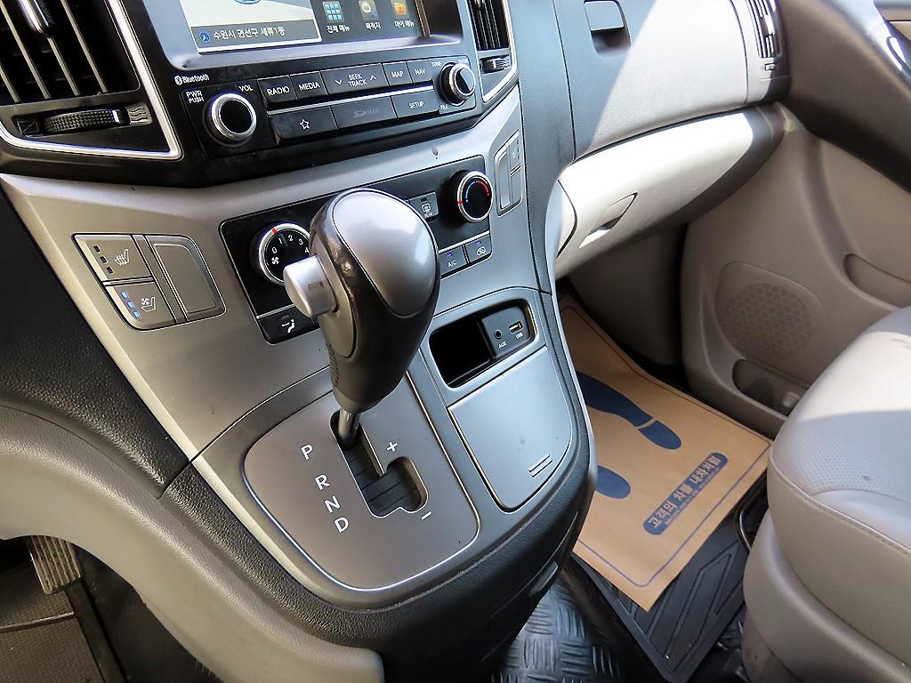 HYUNDAI Starex - Vista 10