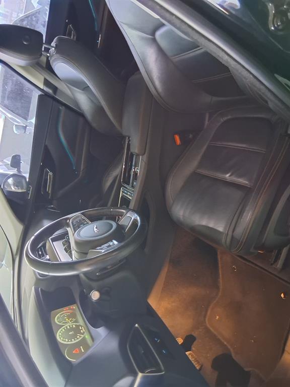 Jaguar F-PACE - Vista 3