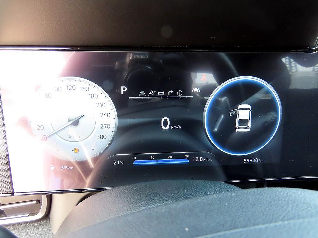 HYUNDAI Avante - Vista 9