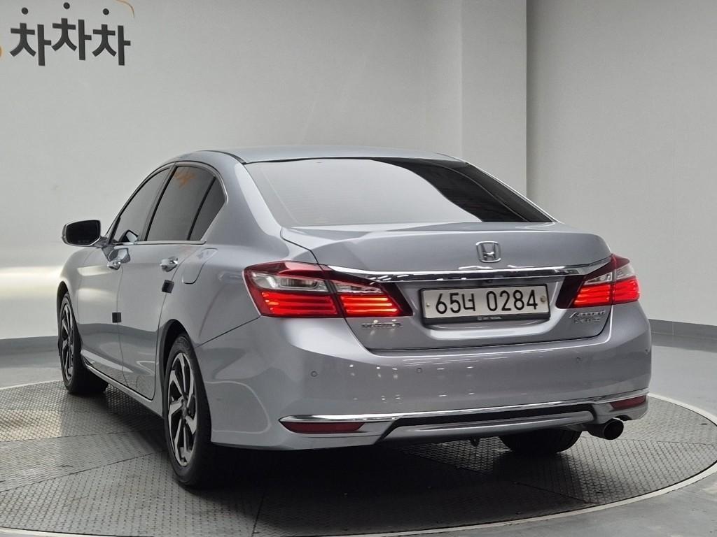 Honda Accord - Vista 2