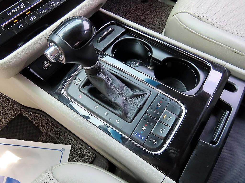 KIA Carnival - Vista 11