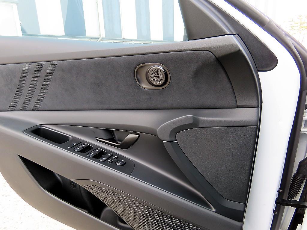 HYUNDAI Avante - Vista 11