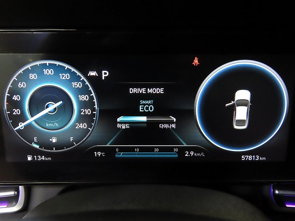 HYUNDAI Avante - Vista 9