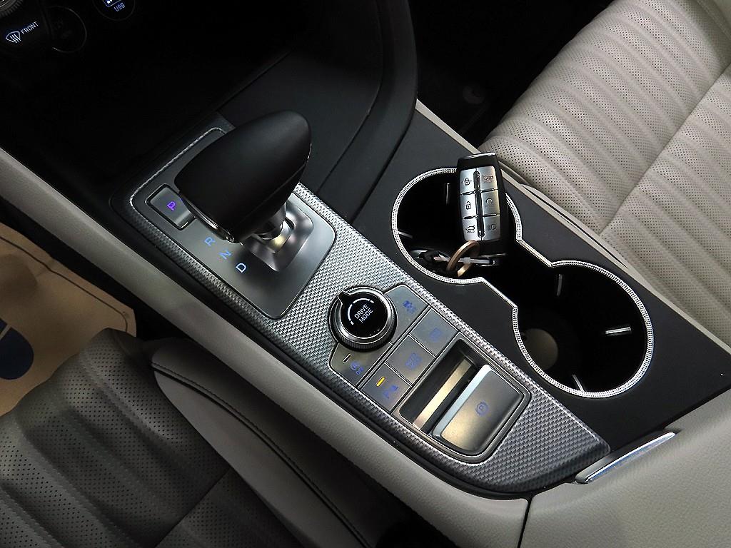 Genesis G70 - Vista 10