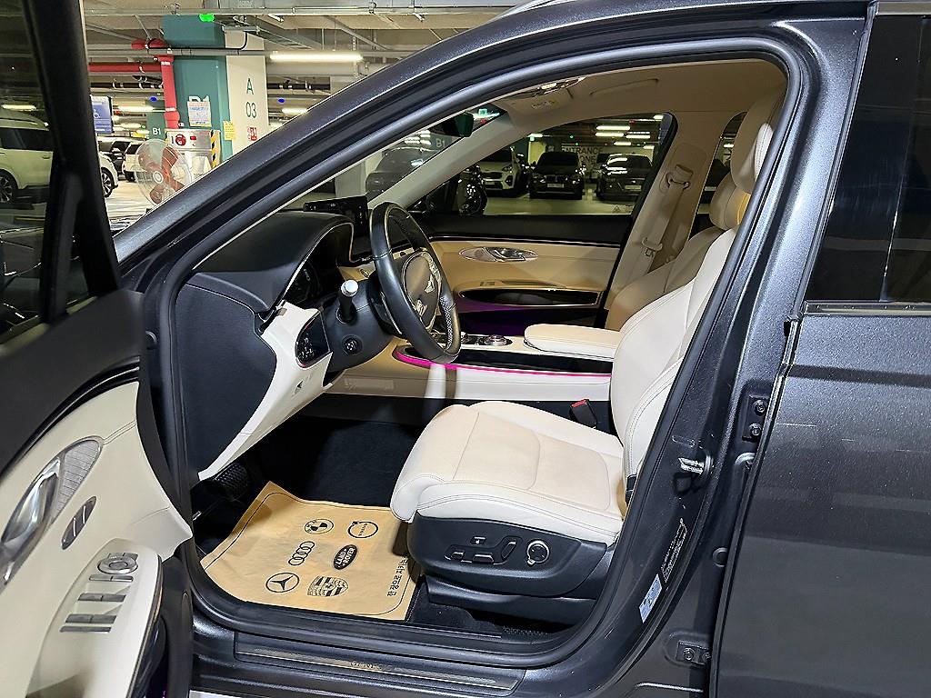 Genesis GV70 - Vista 7