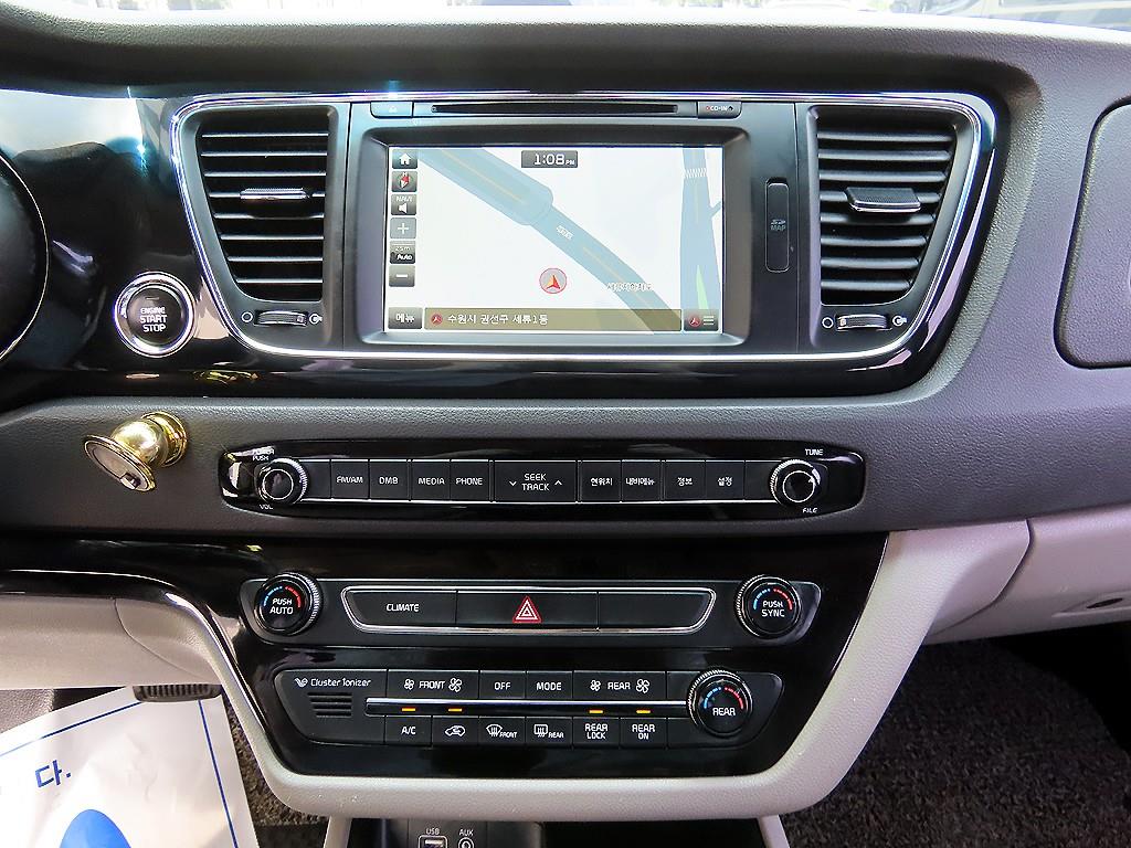 KIA Carnival - Vista 12