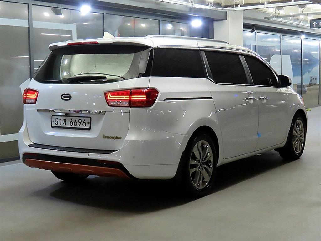 KIA Carnival - Vista 4