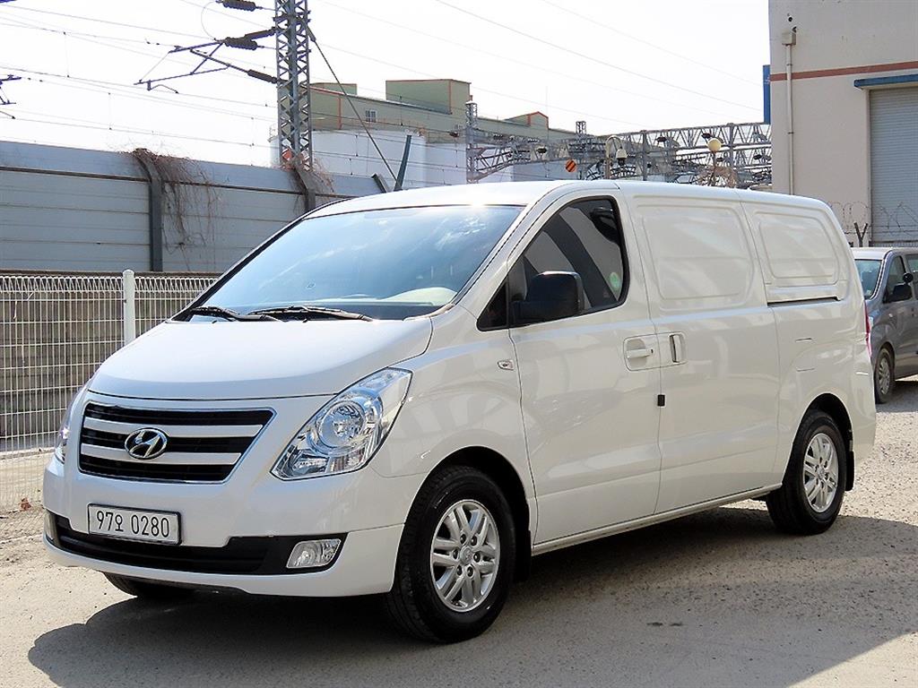 HYUNDAI Starex - Vista 2