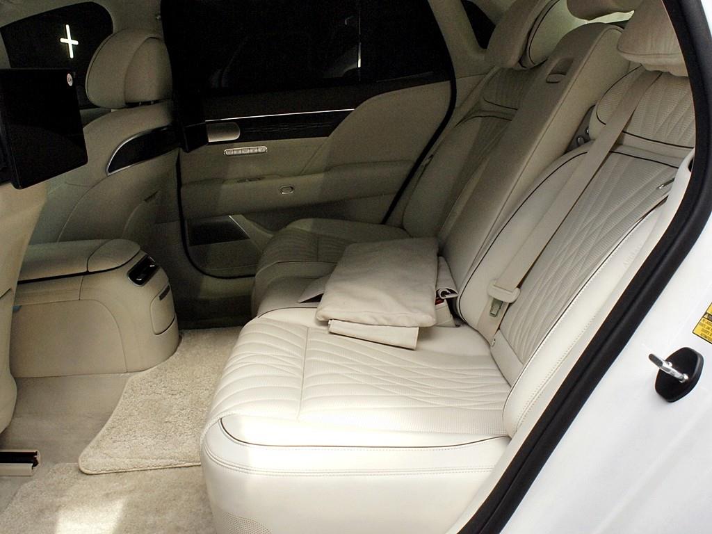 Genesis G90 - Vista 11