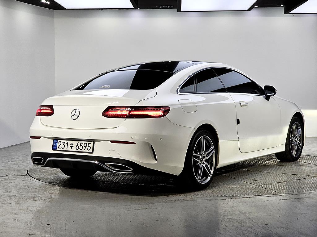 Mercedes Benz E class - Vista 4