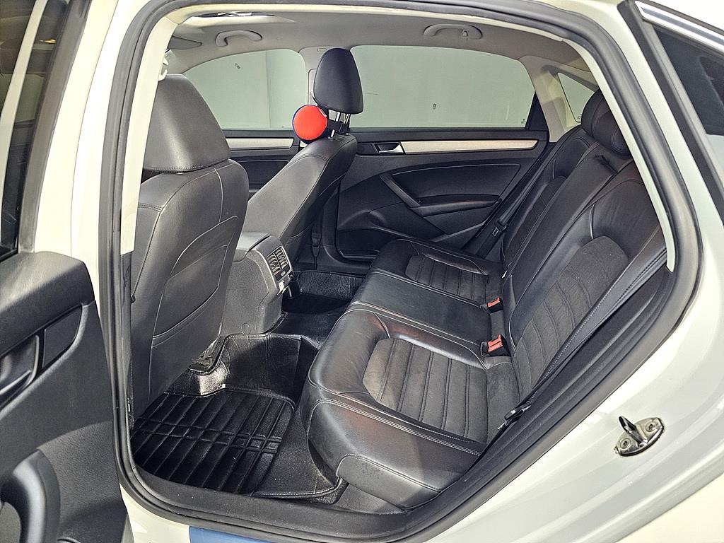 Volkswagen Passat - Vista 9