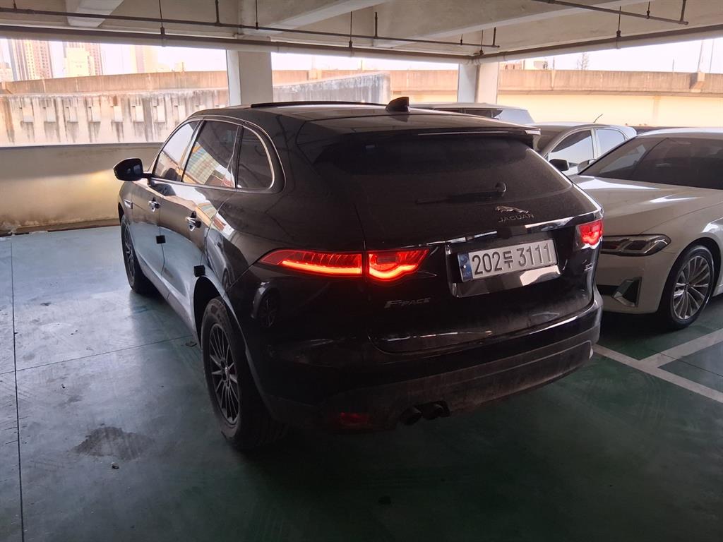 Jaguar F-PACE - Vista 4