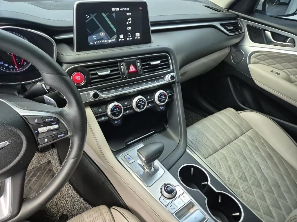 Genesis G70 - Vista 10