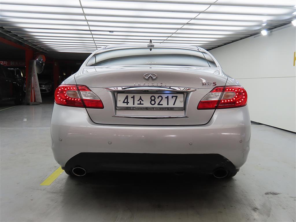 Infiniti M - Vista 3