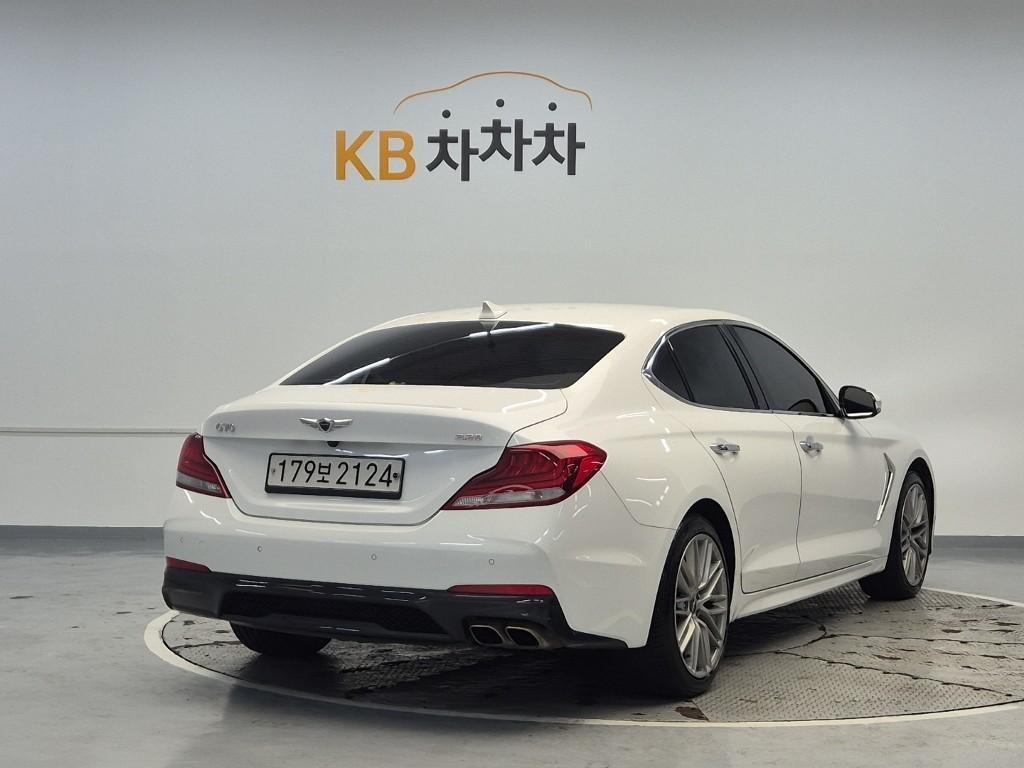 Genesis G70 - Vista 3