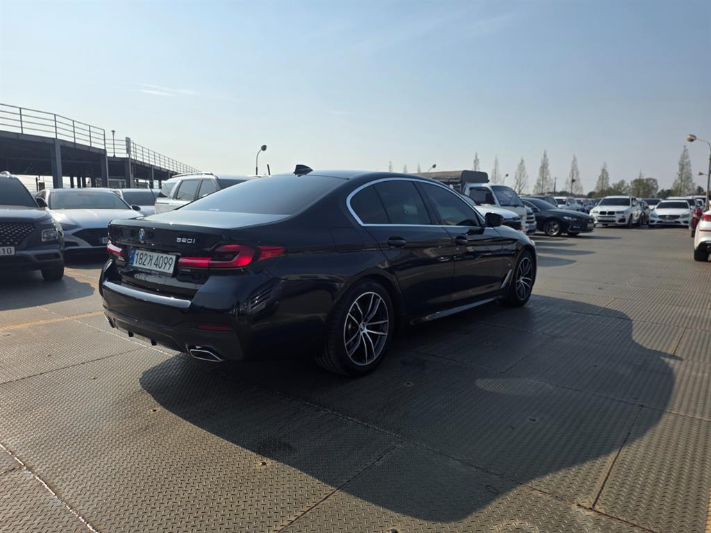 BMW 5 Series - Vista 4