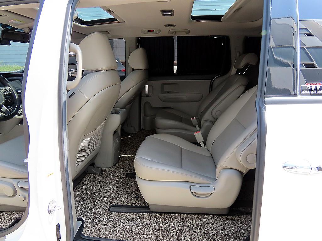 KIA Carnival - Vista 6