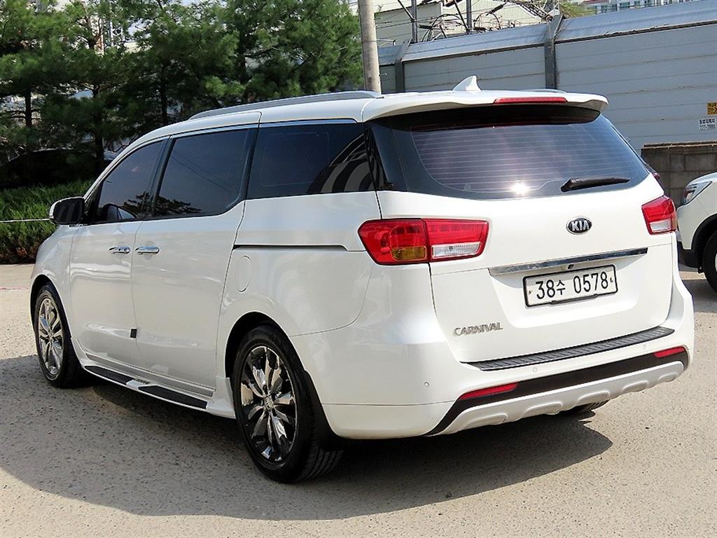 KIA Carnival - Vista 3