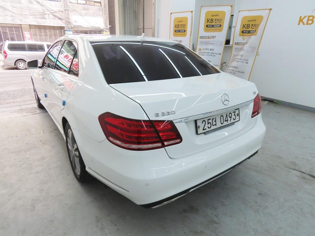 Mercedes Benz E class - Vista 4