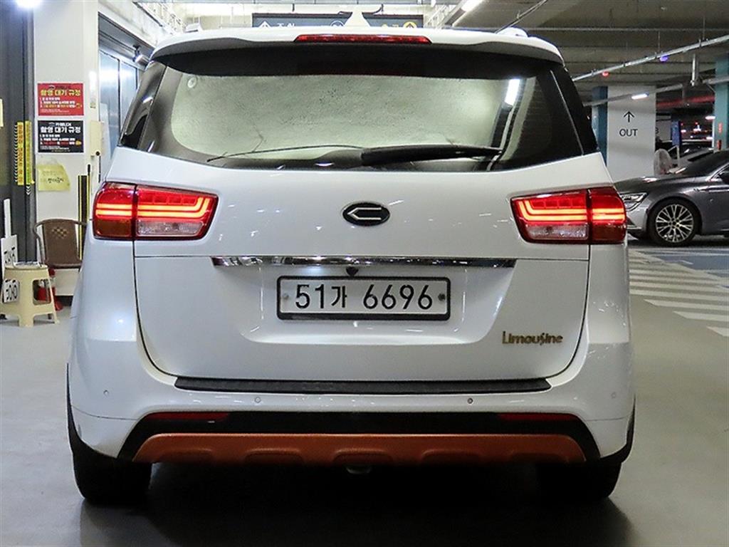 KIA Carnival - Vista 5