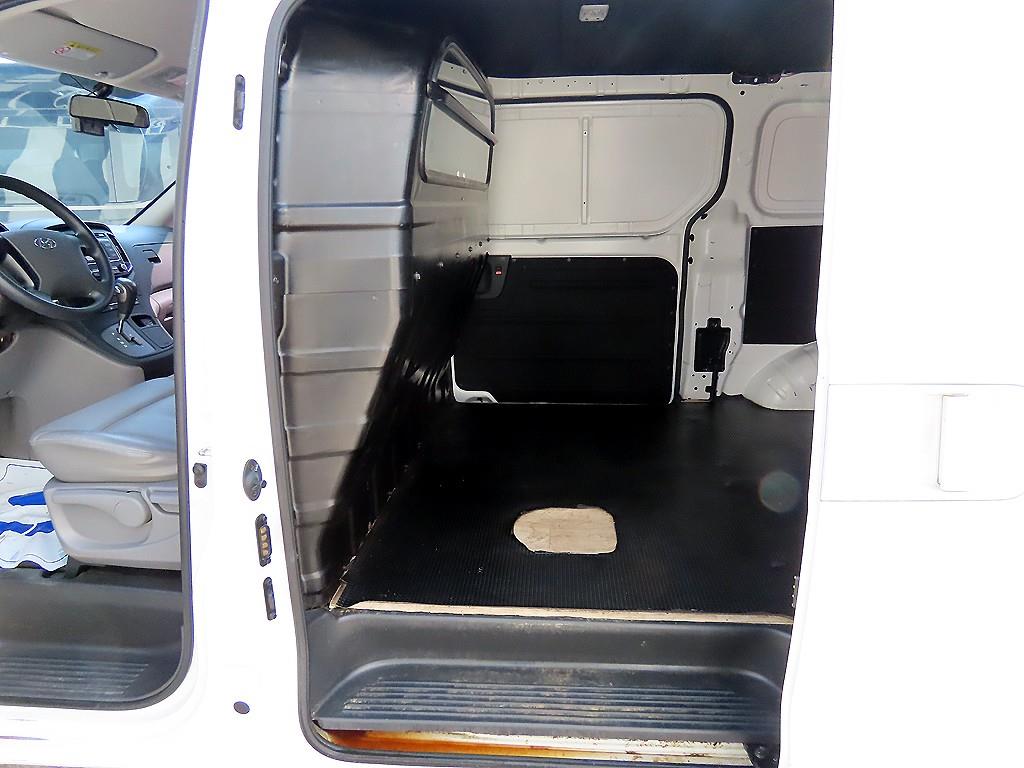 HYUNDAI Starex - Vista 6