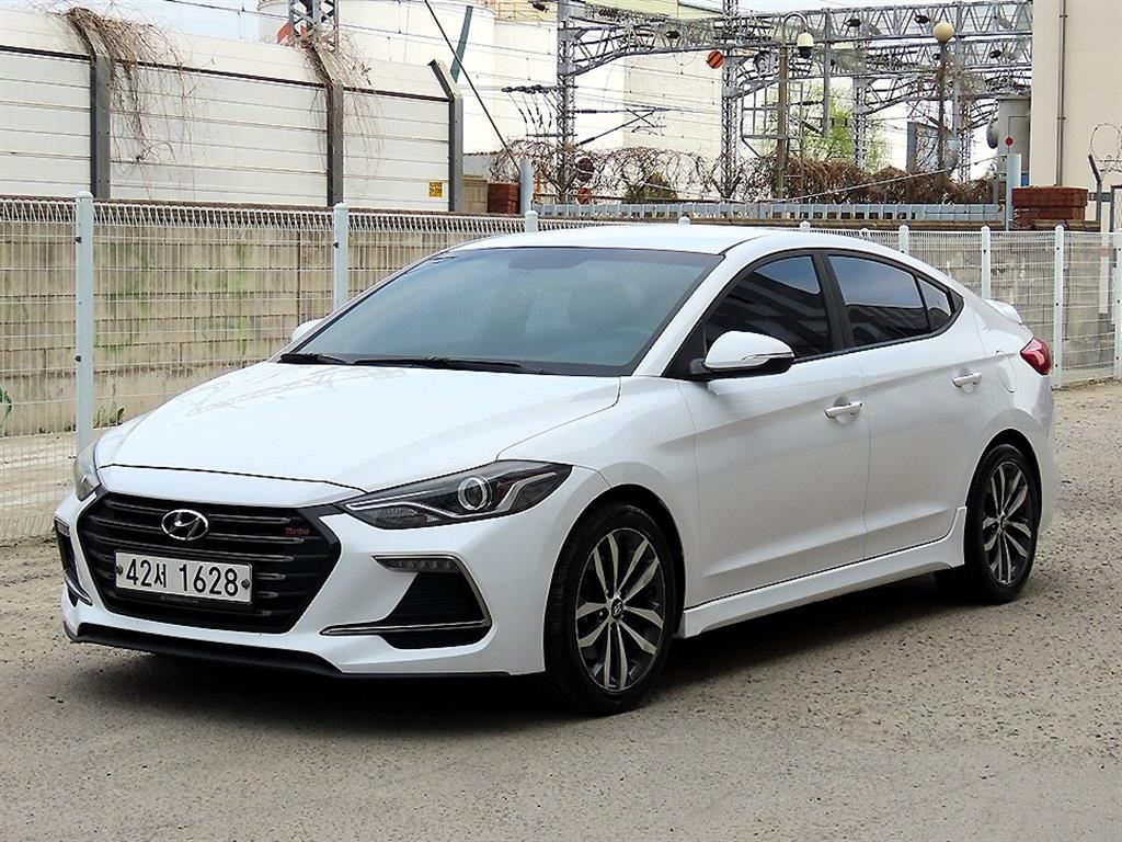 HYUNDAI Avante - Vista 2