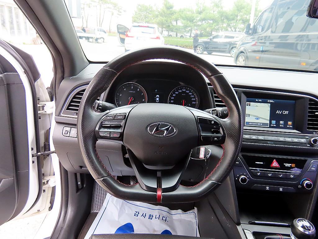 HYUNDAI Avante - Vista 8