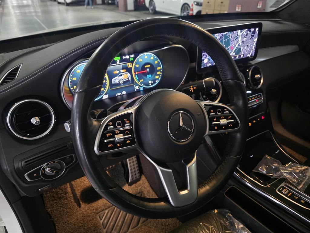 Mercedes Benz GLC Class - Vista 12