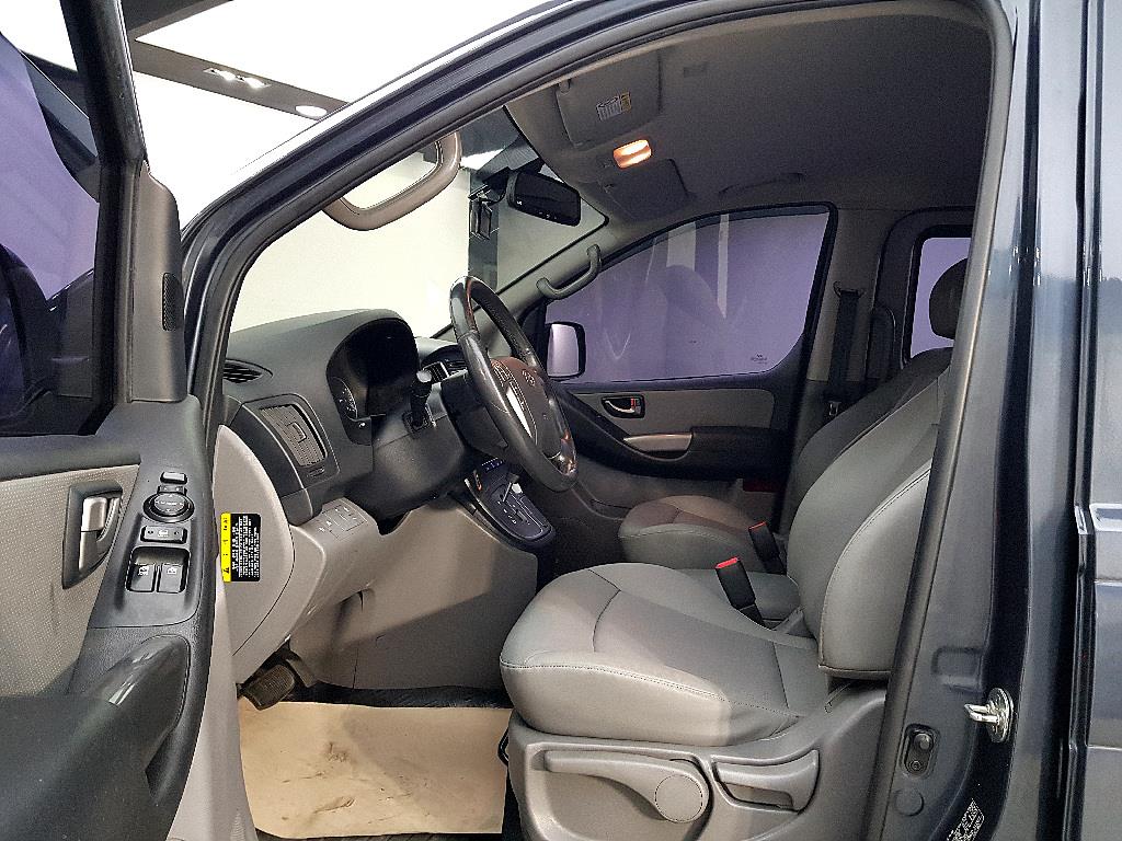 HYUNDAI Starex - Vista 8