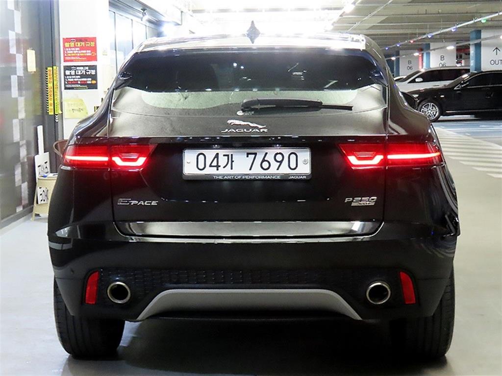 Jaguar E-PACE - Vista 5