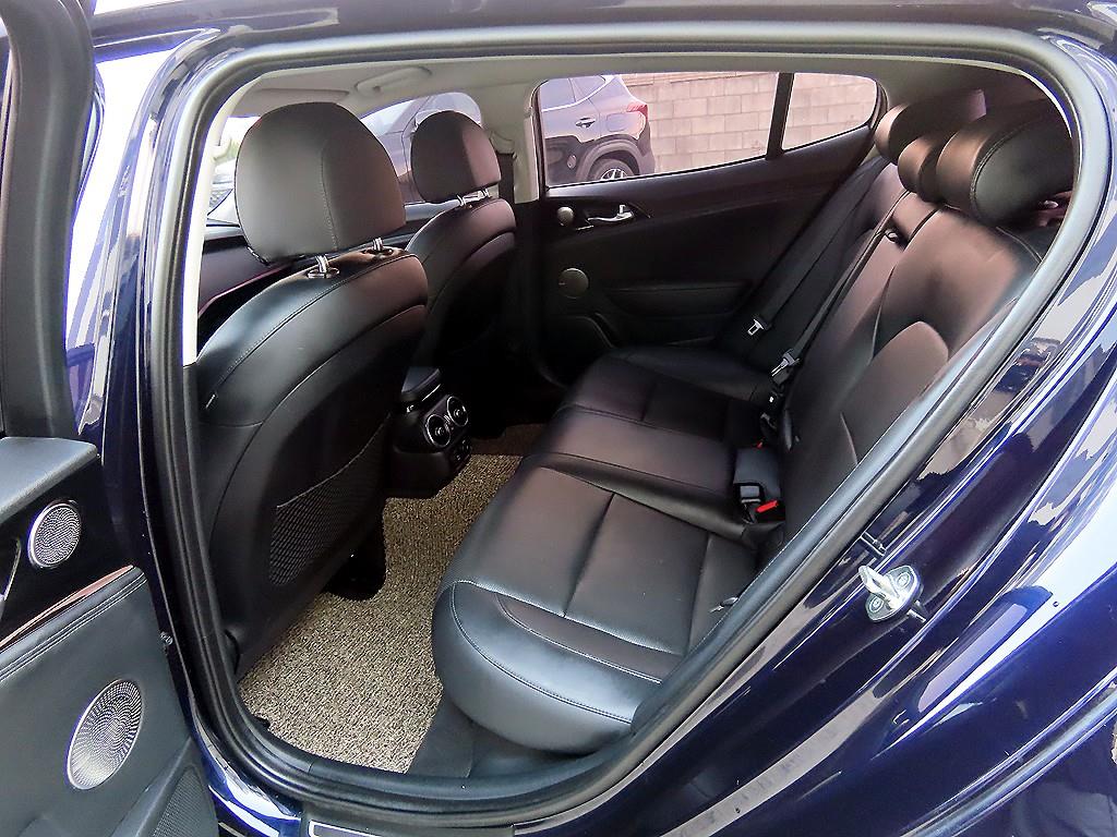 KIA Stinger - Vista 6