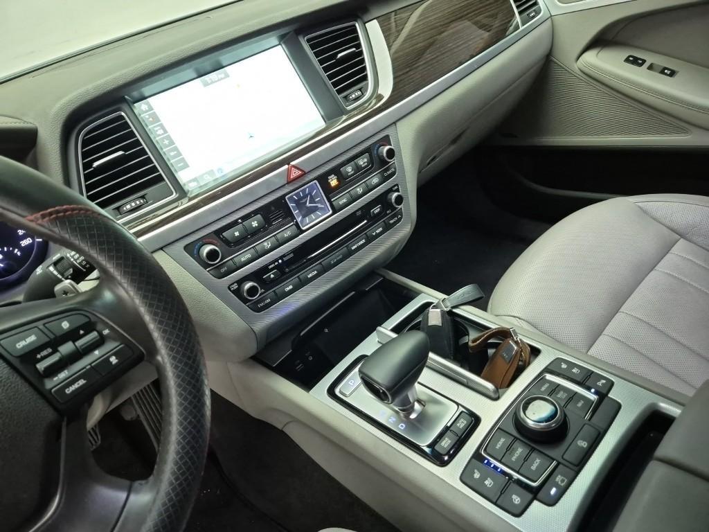 Genesis G80 - Vista 10